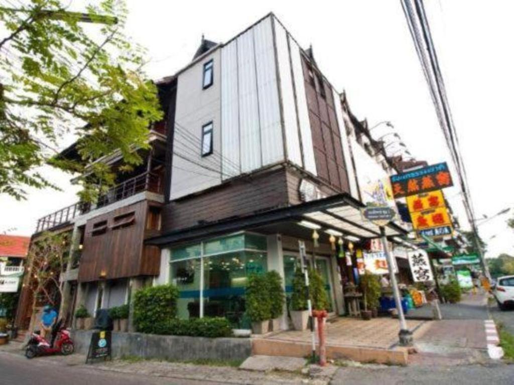 The Arak Bed Bar And Hostel Chiang Mai Exterior photo