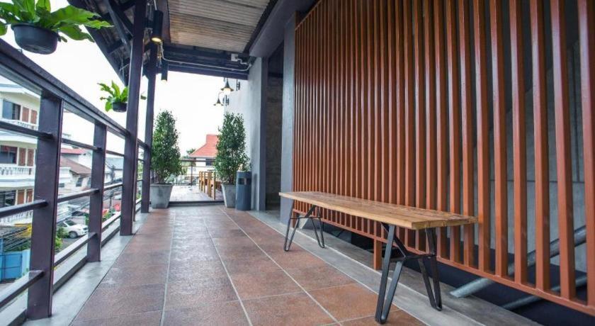 The Arak Bed Bar And Hostel Chiang Mai Exterior photo