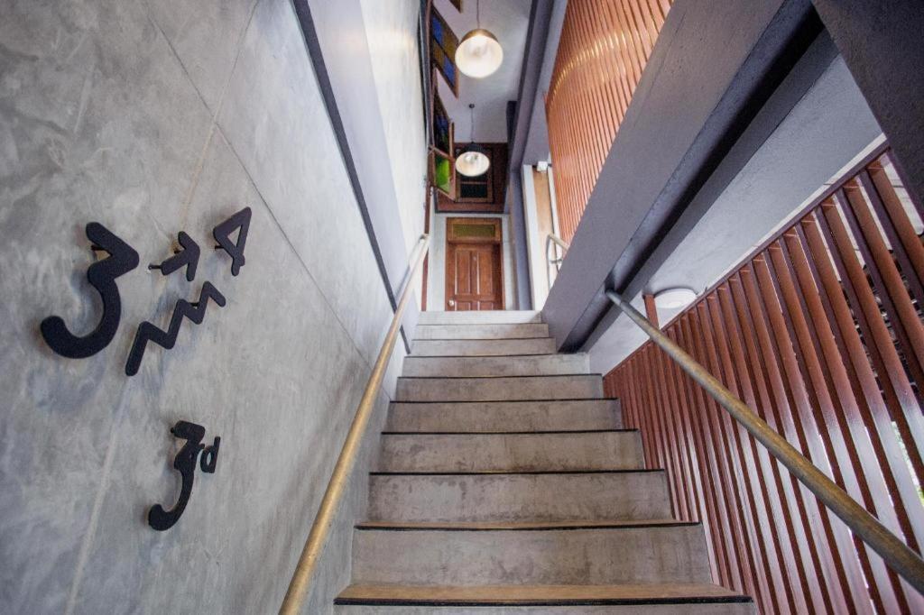 The Arak Bed Bar And Hostel Chiang Mai Exterior photo