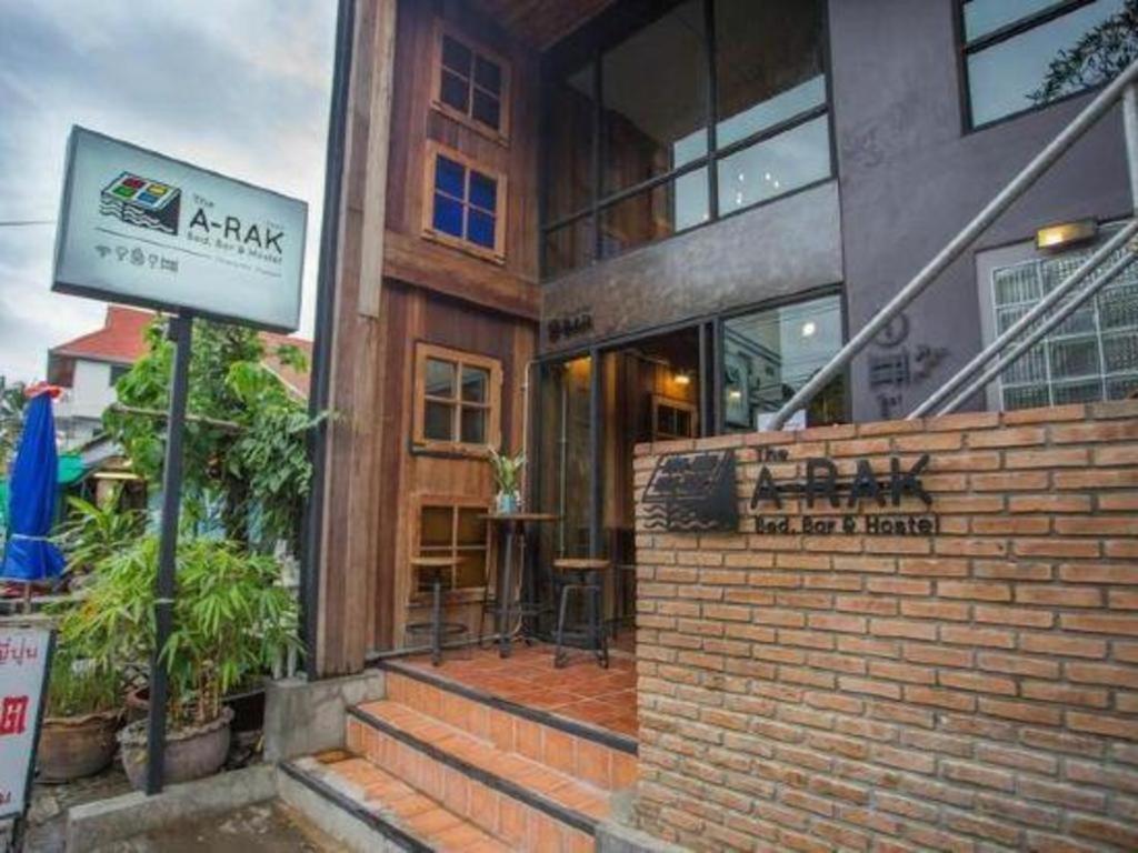 The Arak Bed Bar And Hostel Chiang Mai Exterior photo