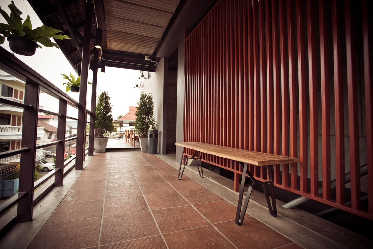 The Arak Bed Bar And Hostel Chiang Mai Exterior photo