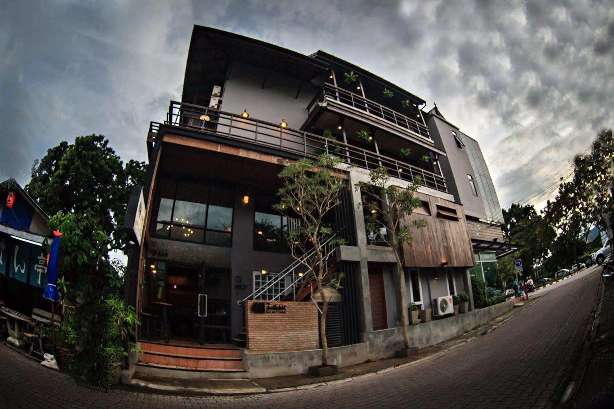 The Arak Bed Bar And Hostel Chiang Mai Exterior photo